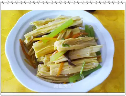 Celery mixed with tofu