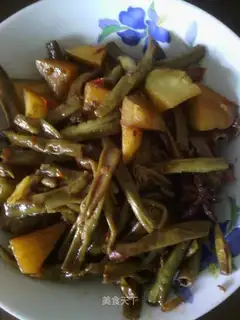 Stewed cowpea with potatoes