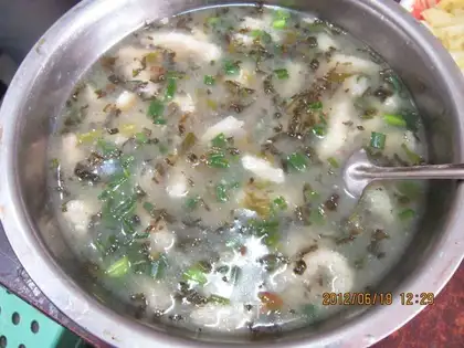 Sauteed vegetable and shredded pork soup