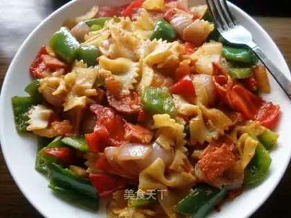 Butterfly Noodles with Tomato Black Pepper