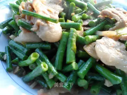 stir-fried cowpea pork belly