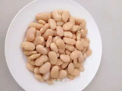 Spiced white kidney beans