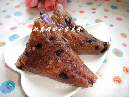 Black bean sweet date rice dumplings
