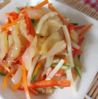 Jellyfish skin with cold sauce