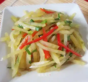 Spicy shredded potatoes salad