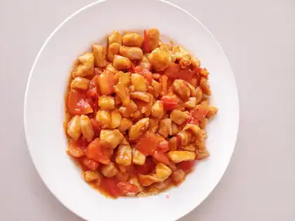 diced chicken with tomato sauce