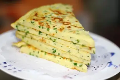 Egg and bean dregs cake