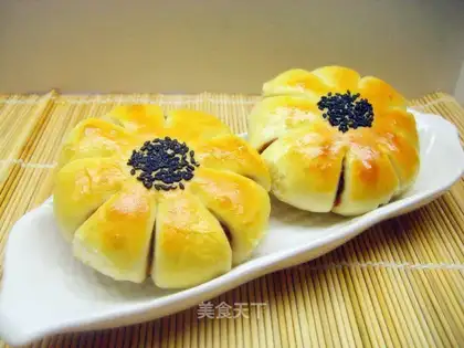 Bean paste flower bread