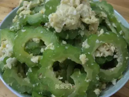 Scrambled eggs with bitter gourd