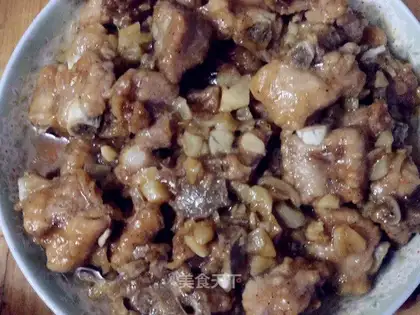 Steamed pork ribs with garlic