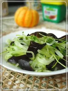 Black fungus mixed with shredded bamboo shoots