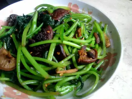 Bean drum, mushroom, sweet potato leaves
