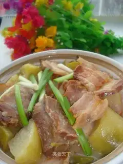 Stewed bacon with green radish
