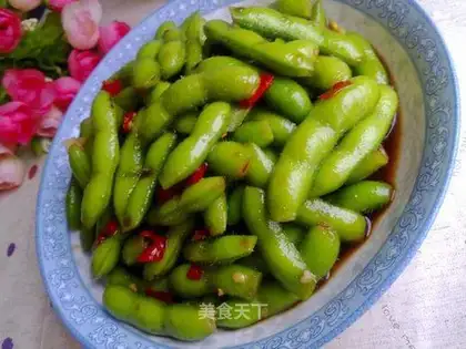 Chop pepper mixed with edamame
