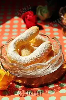 corn crescent cookies