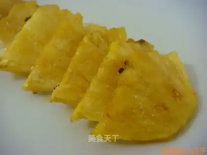 Roasted pineapple with wine aroma