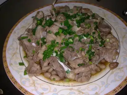 Steamed peanuts with western steak