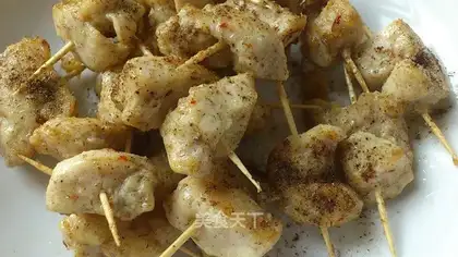 Toothpick and cumin diced chicken