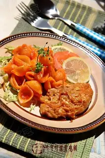 Fried chicken breast with honey and lemon