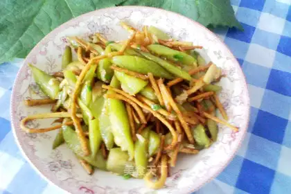stir-fried dumplings with loofah