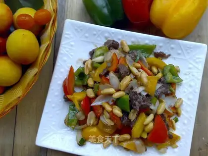 stir-fried beef with colorful pepper and lily