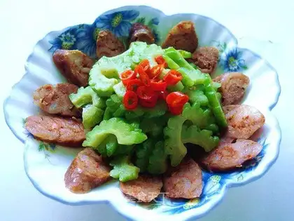 Fried sausage with bitter gourd