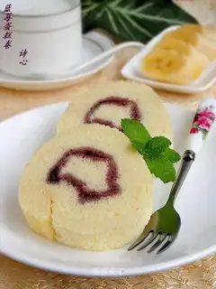 Blueberry cake roll