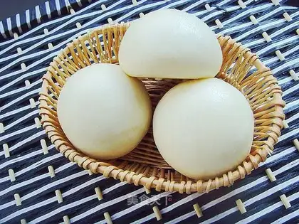 milk-scented steamed buns