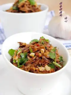 Braised pork mixed with garlic