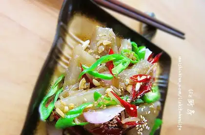 Spicy fried skin dregs