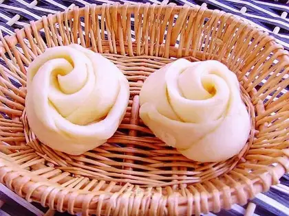 Rose steamed buns