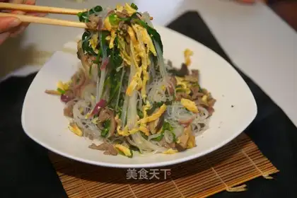 Beef vermicelli mixed with mixed vegetables