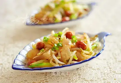 Pour oil on beef tendon