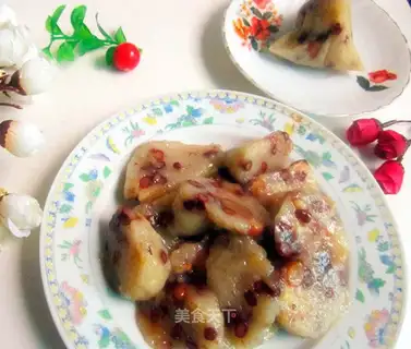 stir-fried lotus seeds and glutinous rice dumplings with sugar