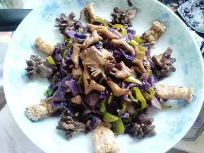 stir-fried chicken offal with purple cabbage