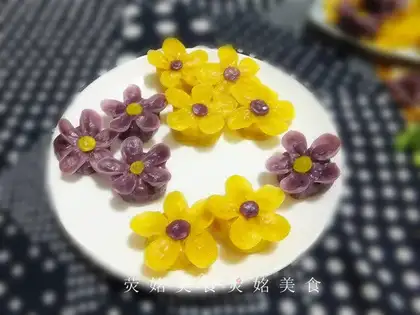 Plum blossom steamed dumplings