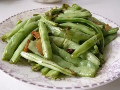 Dry stir-fried green beans