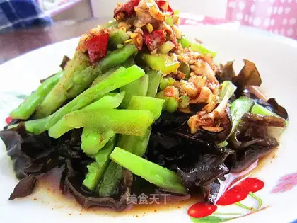 Balsam pear mixed with fungus