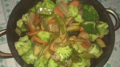 stir-fry in a stone pot