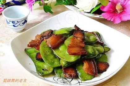 stir-fried bacon with green lentils