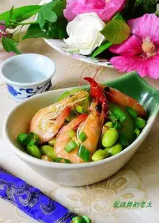 stir-fried sea shrimp with loofah and edamame