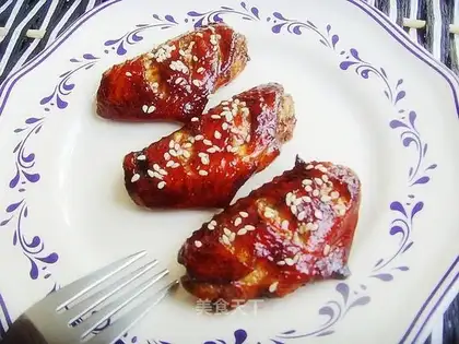 ♪ The cheesy wings of honey ♪