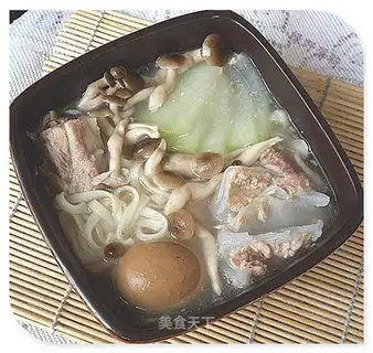Crab-fruit noodles