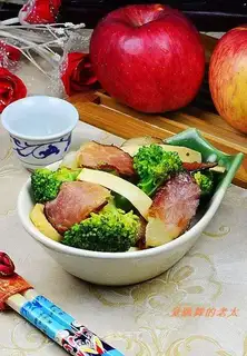 The broccoli's tea and pork