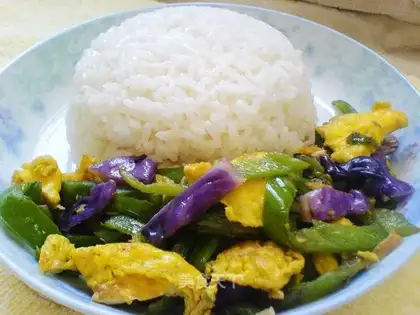 Pepper fried eggs