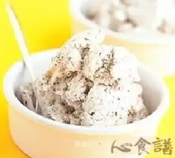 Black sesame ice cream