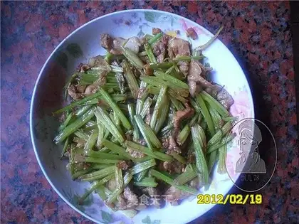 Celery fried meat