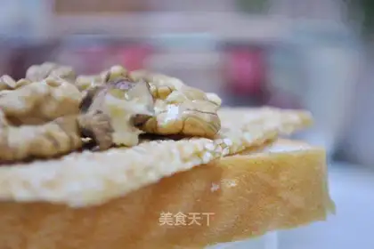 Sesame pecan sandwich