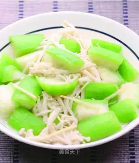 Golden mushrooms and silk melons
