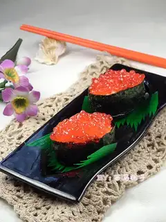Caviar sushi